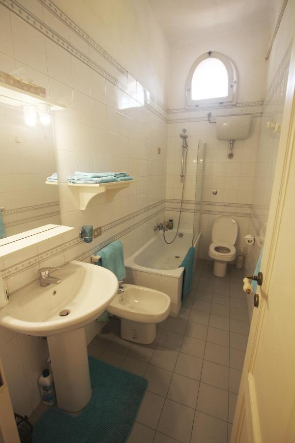 Suite Tra I Tetti Con Bagno Privato Pisa Bagian luar foto